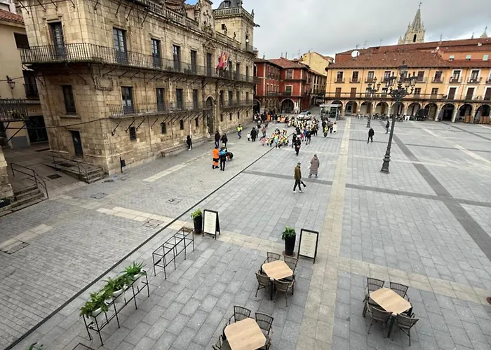 Arquitecto De La Vida - Plaza Mayor León